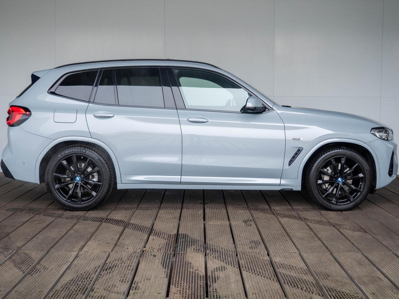 BMW X3 xDrive30e | M Sportpakket | Stuurwielrand verwarmd | Head-Up Display | Comfort Access | Achteruitrijcamera | Panoramadak | Stoelverwarming | Trekhaak