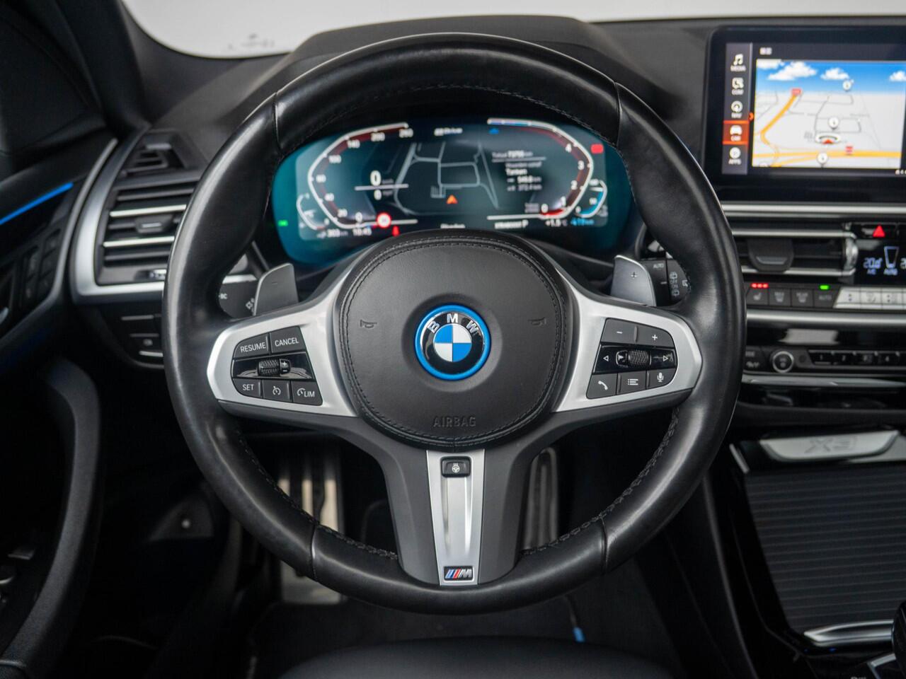 BMW X3 xDrive30e | M Sportpakket | Stuurwielrand verwarmd | Head-Up Display | Comfort Access | Achteruitrijcamera | Panoramadak | Stoelverwarming | Trekhaak