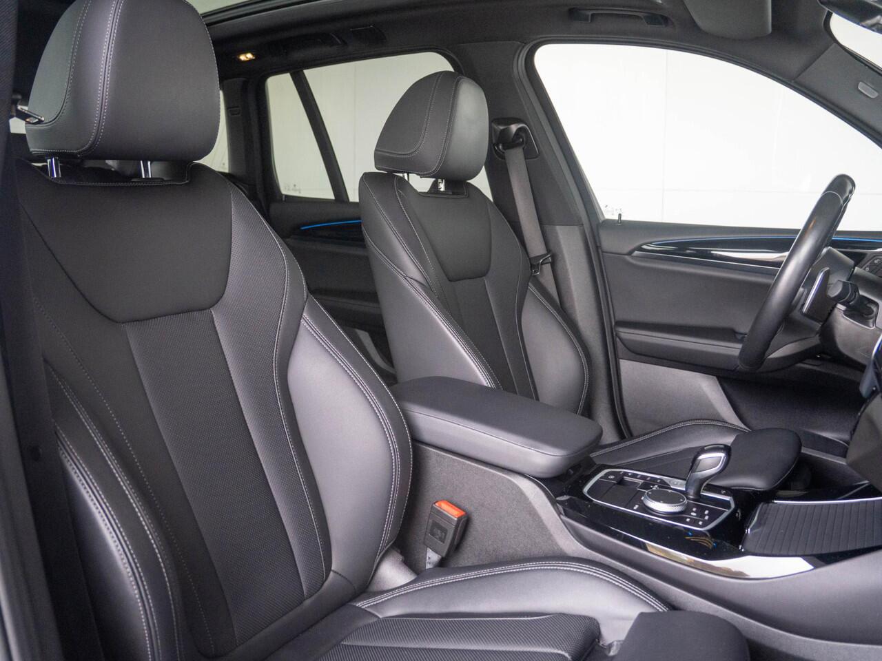 BMW X3 xDrive30e | M Sportpakket | Stuurwielrand verwarmd | Head-Up Display | Comfort Access | Achteruitrijcamera | Panoramadak | Stoelverwarming | Trekhaak