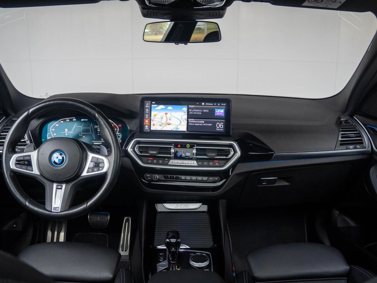 BMW X3 xDrive30e | M Sportpakket | Stuurwielrand verwarmd | Head-Up Display | Comfort Access | Achteruitrijcamera | Panoramadak | Stoelverwarming | Trekhaak