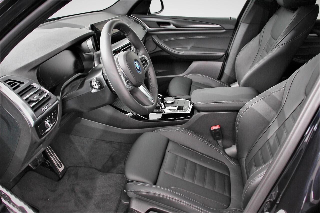 BMW X3 xDrive30e M Sport High Executive | Leder | Schuif/kantel dak | Navigatie | Climate Control | Camera | Electrisch bedienbare achterklep | Active Cruise Control | 19" Lichtmetalen velgen