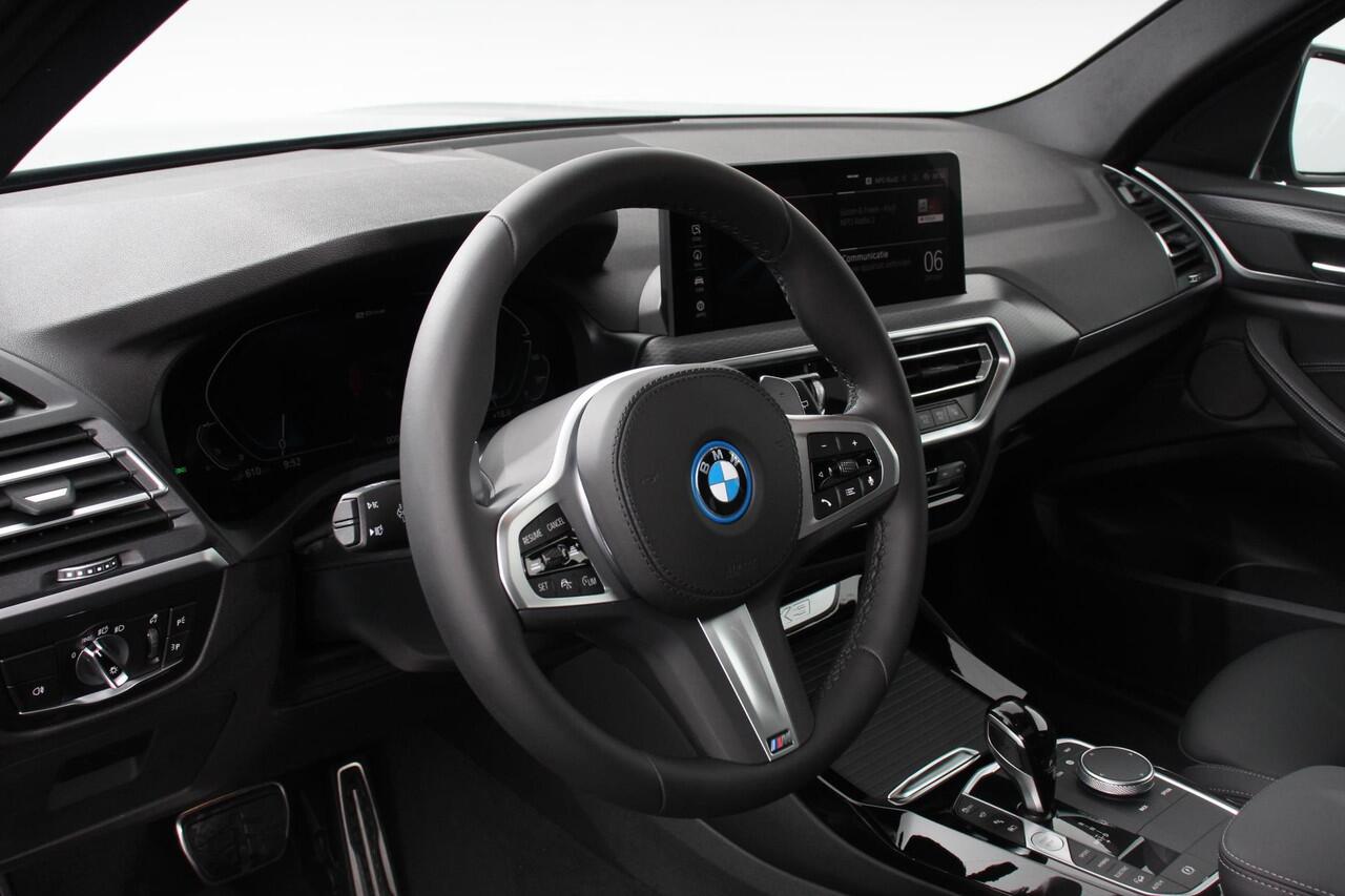 BMW X3 xDrive30e M Sport High Executive | Leder | Schuif/kantel dak | Navigatie | Climate Control | Camera | Electrisch bedienbare achterklep | Active Cruise Control | 19" Lichtmetalen velgen