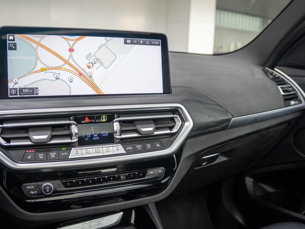 BMW X3 xDrive30e | High Executive | Comfort Access | Achteruitrijcamera | Panoramadak | Stoelverwarming | Head-Up Display | 19''