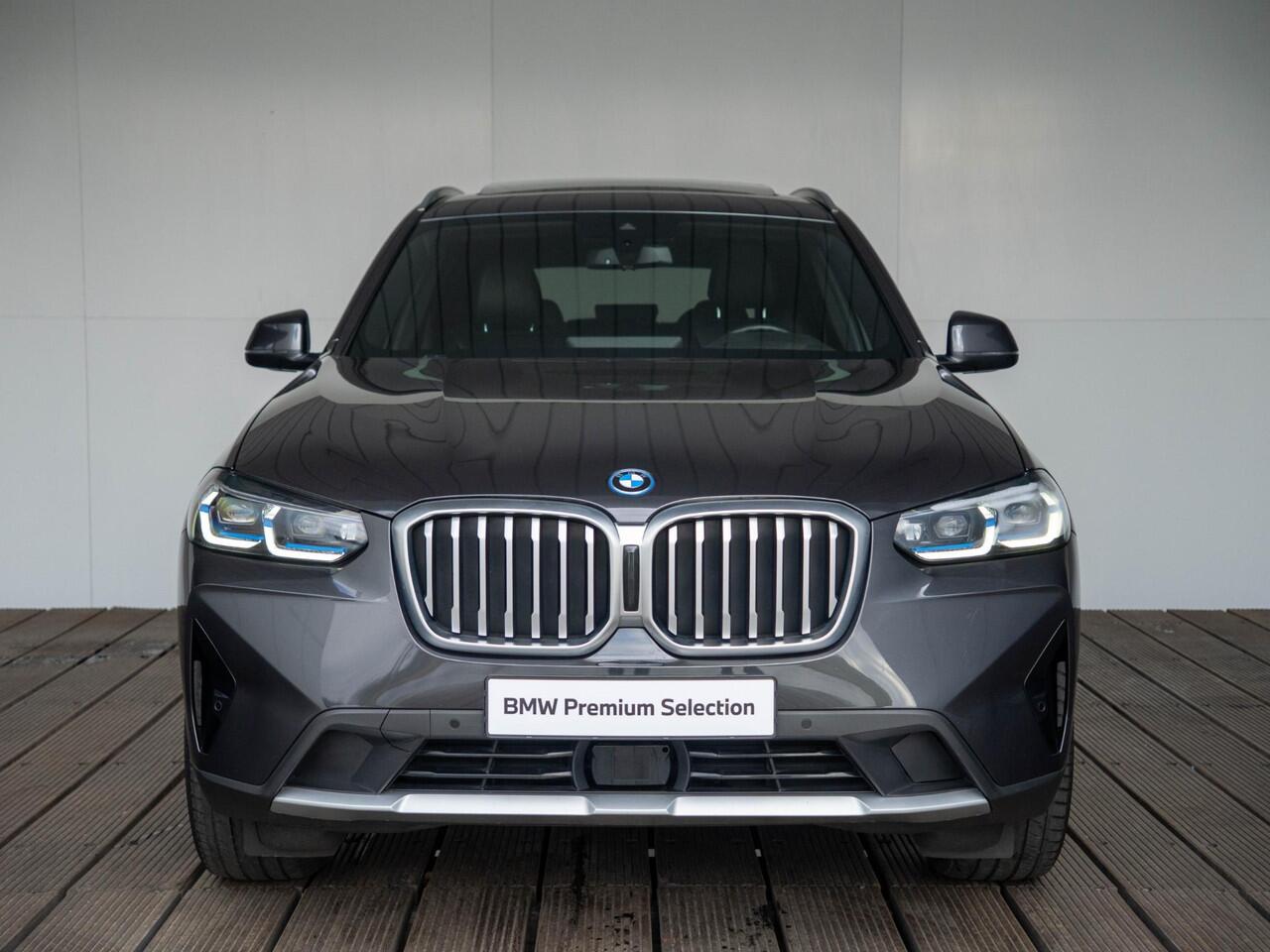 BMW X3 xDrive30e | High Executive | Comfort Access | Achteruitrijcamera | Panoramadak | Stoelverwarming | Head-Up Display | 19''