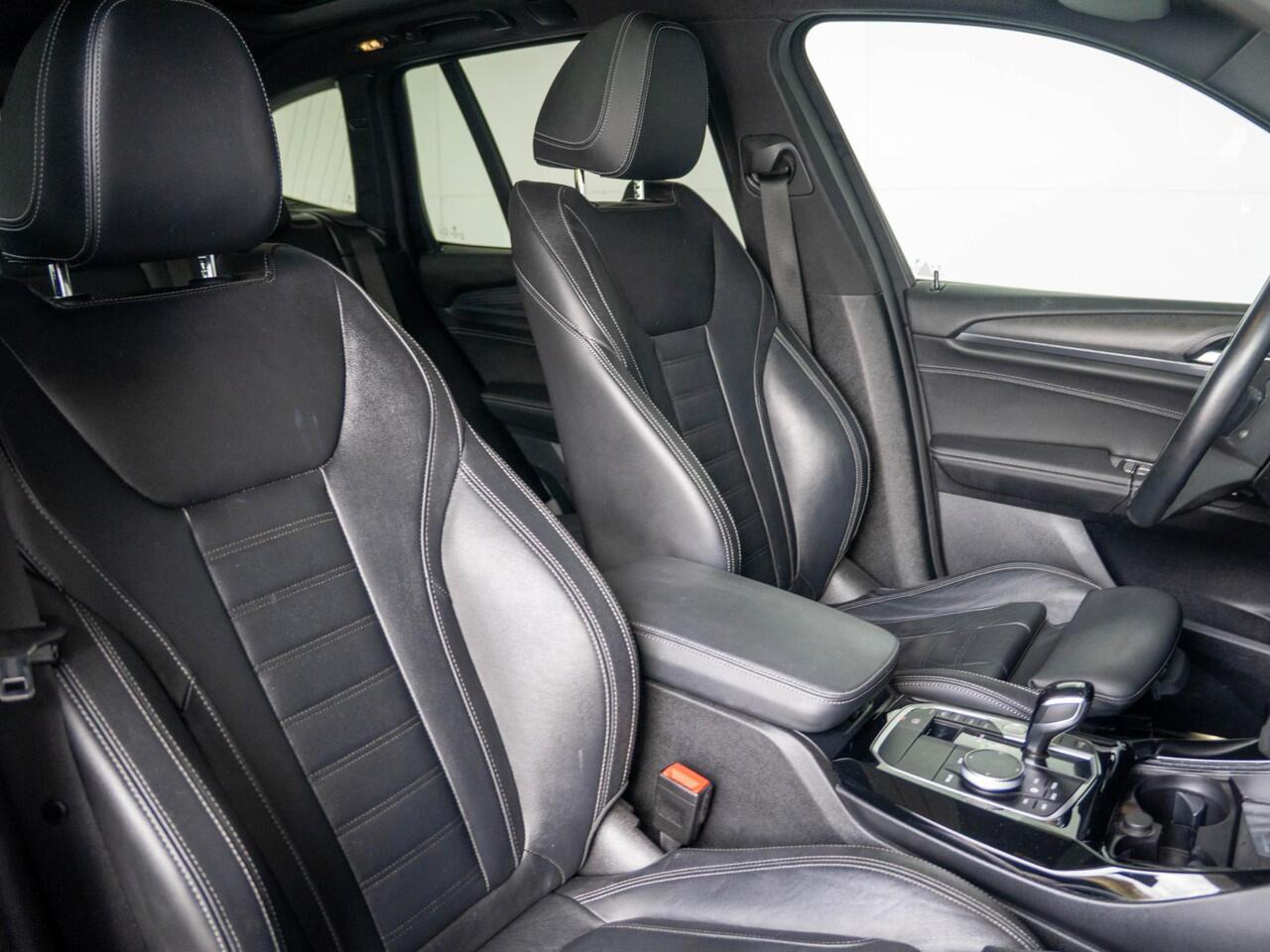 BMW X3 xDrive30e | High Executive | Comfort Access | Achteruitrijcamera | Panoramadak | Stoelverwarming | Head-Up Display | 19''