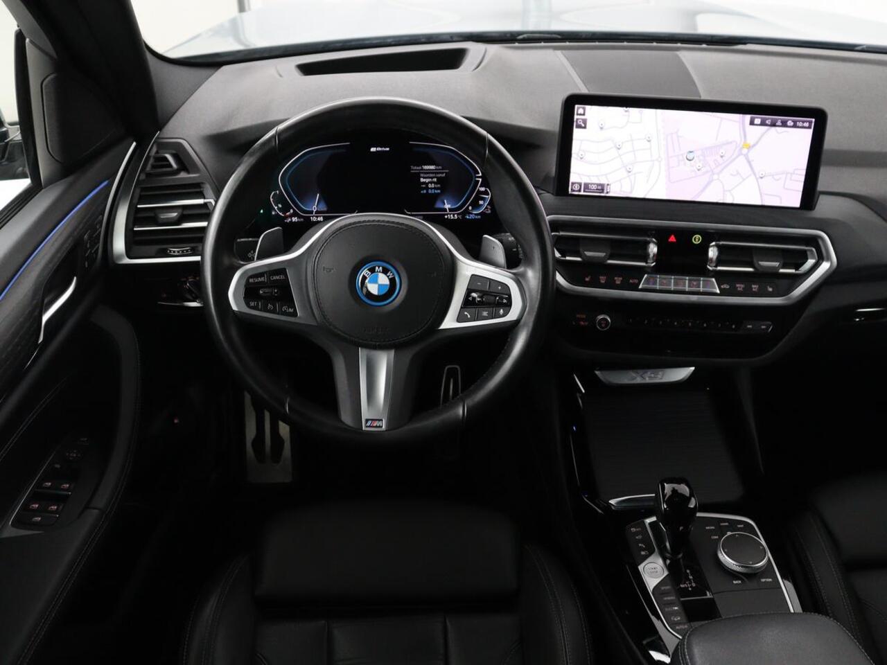BMW X3 xDrive30e M Sport | Panoramadak | Head-Up | Stoelverwarming | Trekhaak | 360 Camera | Leder | Sportstoelen | Carplay | Sfeerverlichting | Laserlicht | Live Cockpit | Navigatie | PHEV | Plug In
