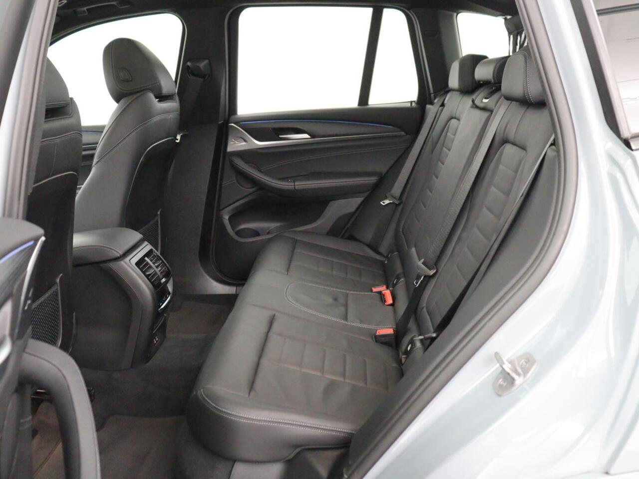 BMW X3 xDrive30e M Sport | Panoramadak | Head-Up | Stoelverwarming | Trekhaak | 360 Camera | Leder | Sportstoelen | Carplay | Sfeerverlichting | Laserlicht | Live Cockpit | Navigatie | PHEV | Plug In