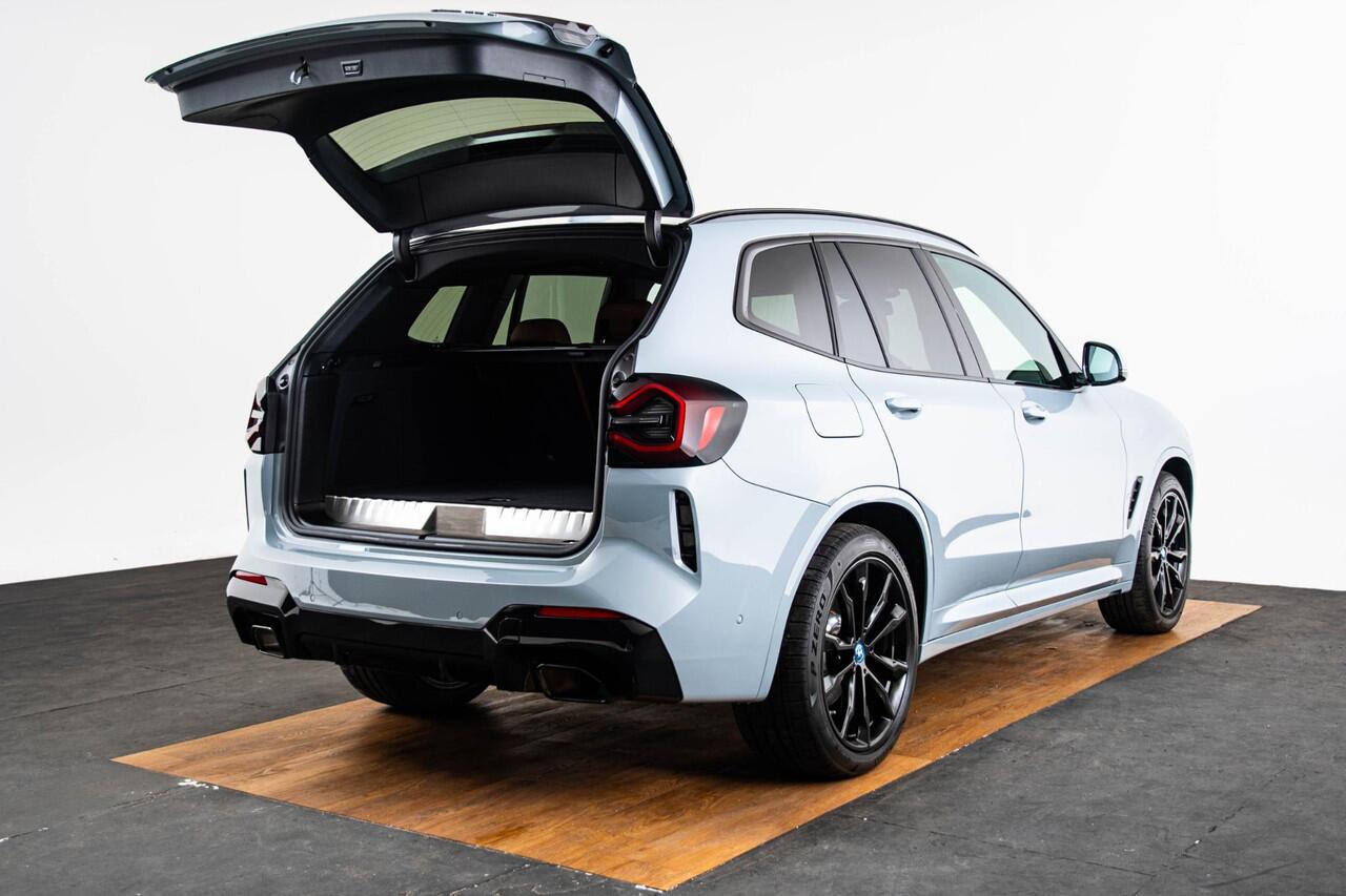 BMW X3 xDrive30e M Sport - Elektrisch verwarmde voorstoelen - Getinte Ruiten - Comfort Access - Parking Assistant - HiFi System - Ambiance verlichting -