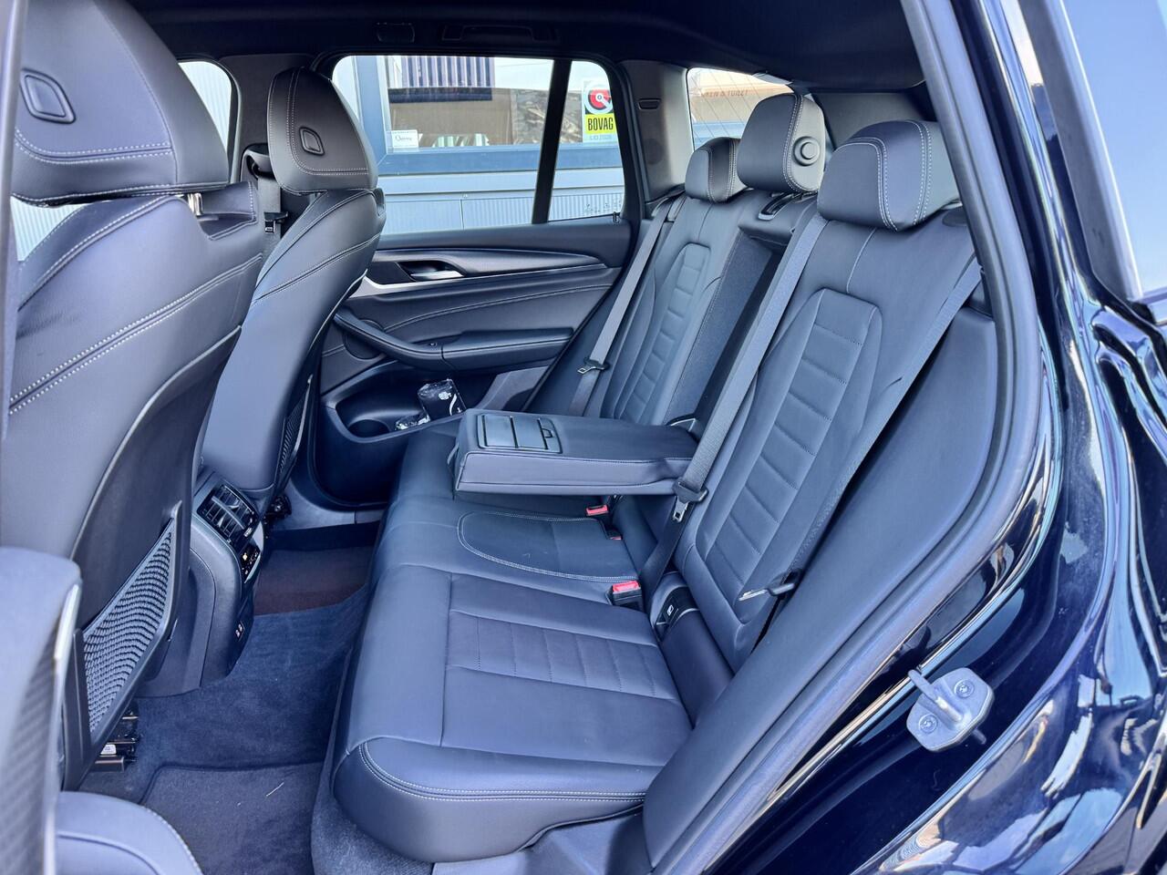 BMW X3 xDrive30e High Executive 292 PK | M sport | Groot navi scherm | Alarm | Carbon zwart | Camera