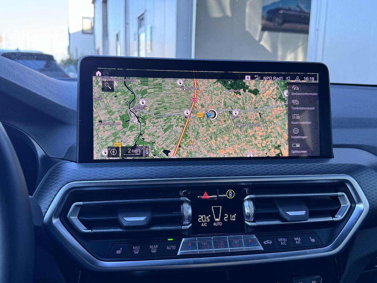 BMW X3 xDrive30e High Executive 292 PK | M sport | Groot navi scherm | Alarm | Carbon zwart | Camera