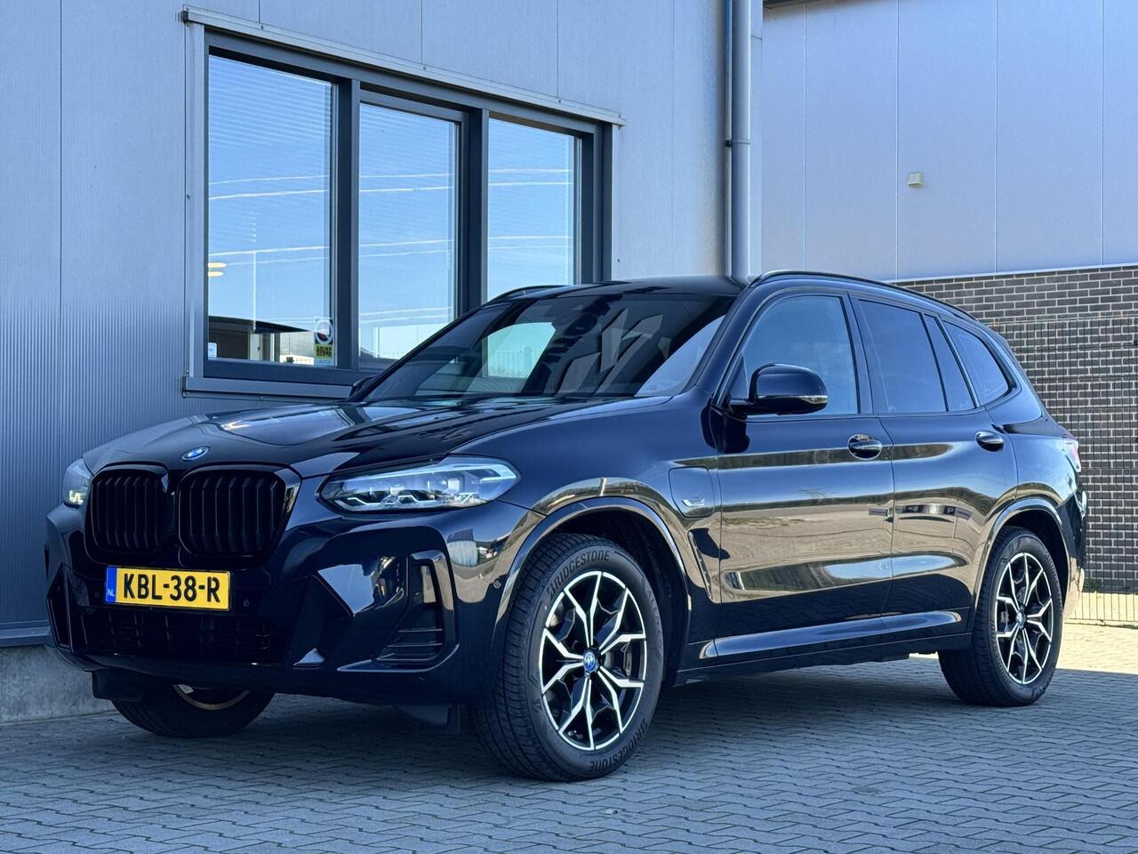 BMW X3 xDrive30e High Executive 292 PK | M sport | Groot navi scherm | Alarm | Carbon zwart | Camera
