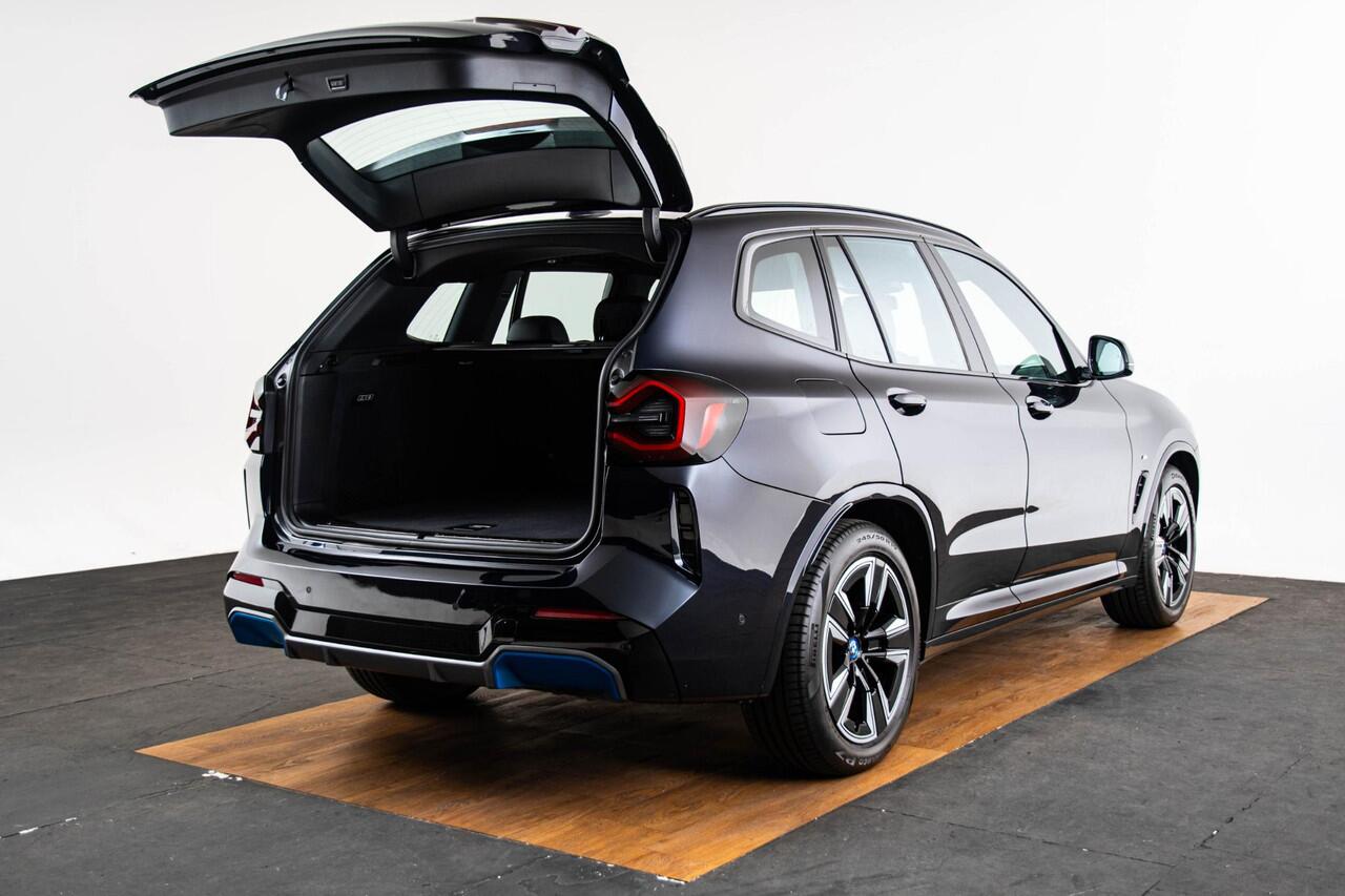 BMW X3 iX3 Executive 80 kWh Driving Assistant Professional - Comfort Access - Elektrisch verwarmde voorstoelen - Sportstoelen - Parking Pack - Automatisch dimmende binnenspiegel - Adaptief onderstel -
