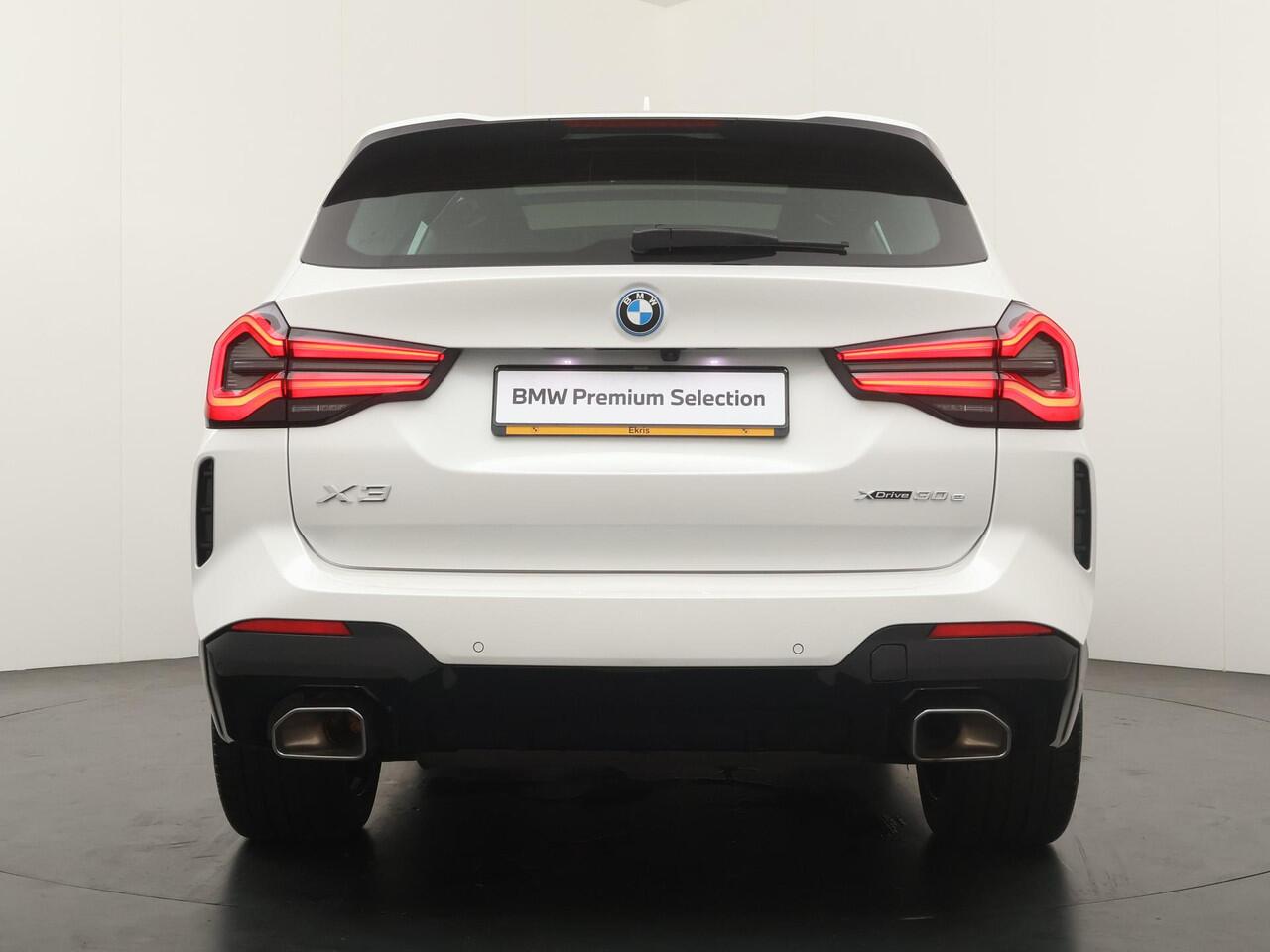 BMW X3 xDrive30e | M-Sportpakket | Panoramadak | HiFi | 19''