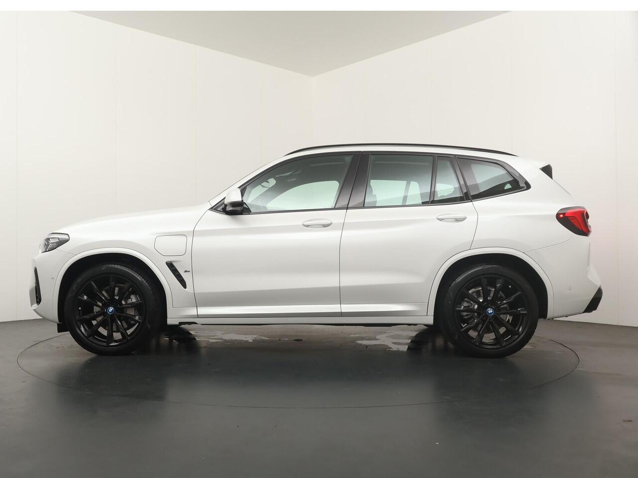 BMW X3 xDrive30e | M-Sportpakket | Panoramadak | HiFi | 19''