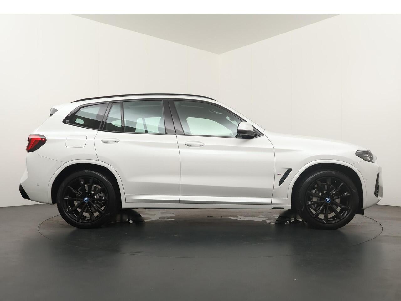 BMW X3 xDrive30e | M-Sportpakket | Panoramadak | HiFi | 19''