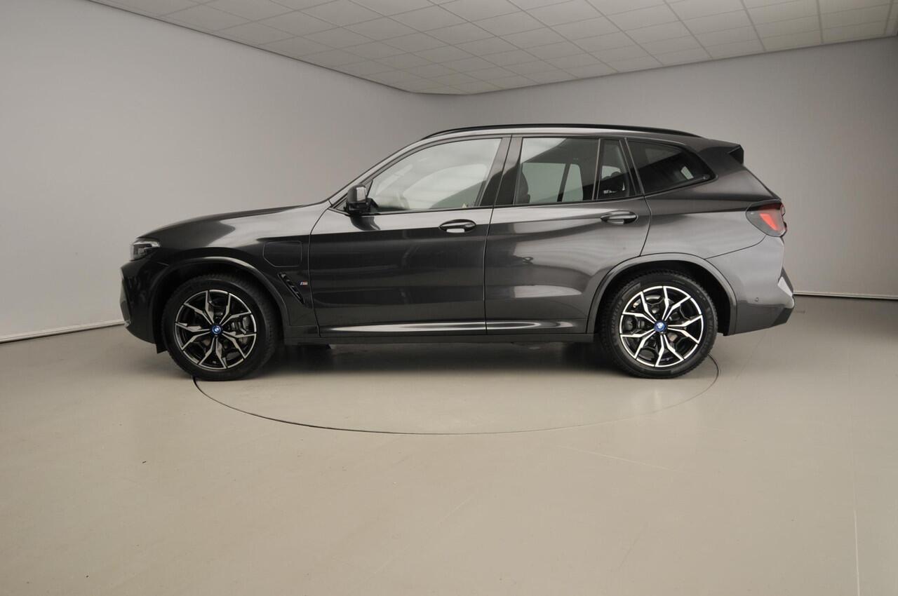 BMW X3 xDrive30e | M-Sportpakket | LED | Leder | HUD | Active cruise | Schuifdak | Trekhaak | DAB | Hifi speakers | Alu 19 inch