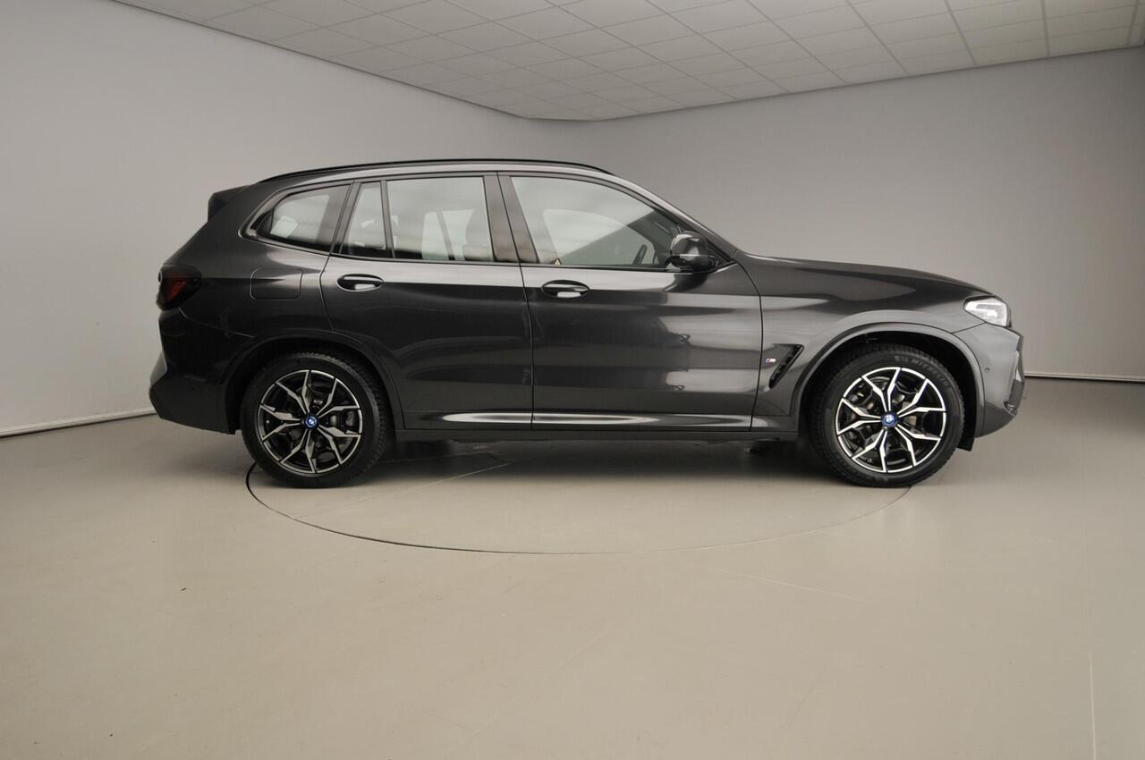 BMW X3 xDrive30e | M-Sportpakket | LED | Leder | HUD | Active cruise | Schuifdak | Trekhaak | DAB | Hifi speakers | Alu 19 inch