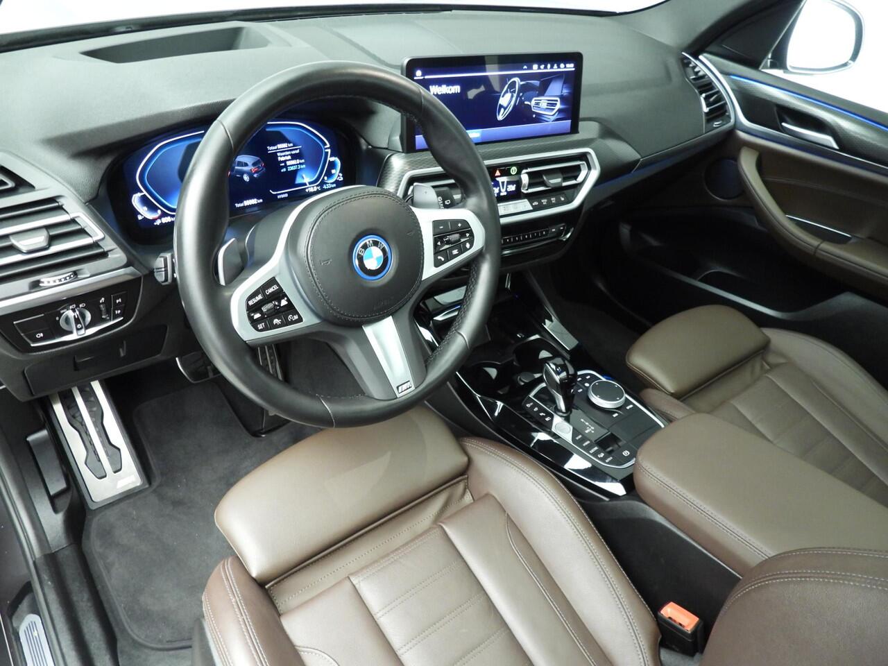 BMW X3 xDrive30e | M-Sportpakket | LED | Leder | HUD | Active cruise | Schuifdak | Trekhaak | DAB | Hifi speakers | Alu 19 inch