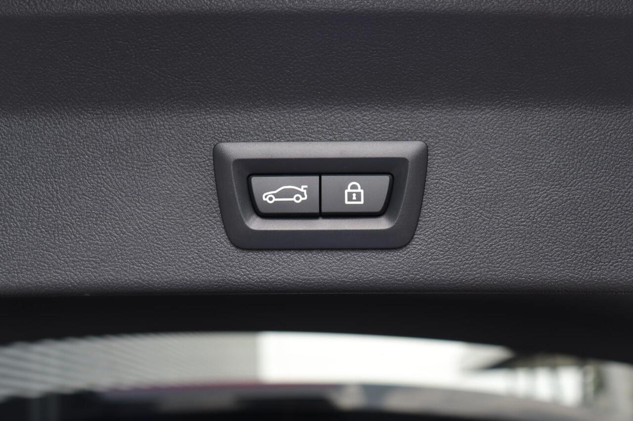 BMW X3 xDrive20i | High Executive | M Sportpakket | Panodak | Trekhaak | Hi-Fi | Driving Assistant | Comfort Access | Stuurwielverwarming | 20'' LMV