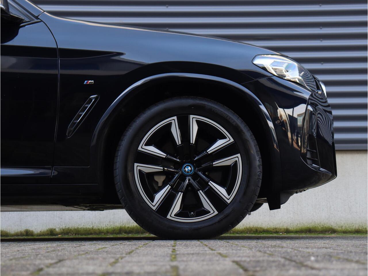 BMW X3 iX3 High Executive | M Sportpakket | Driving Assistant Prof. | Getint Glas | Stuurwielverwarming | Adaptief Onderstel | Sportstoelen | Adaptieve LED | 19'' LMV