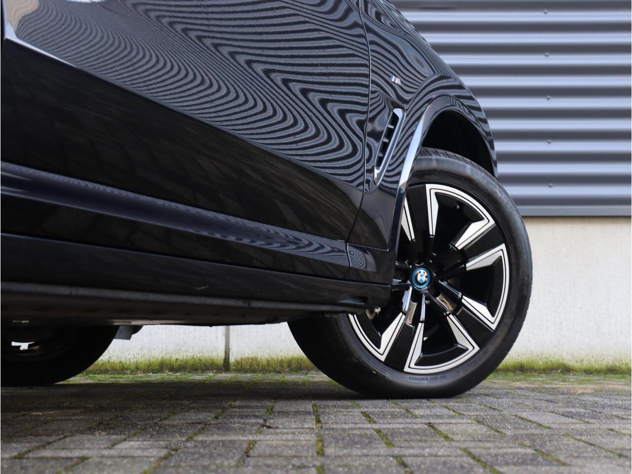 BMW X3 iX3 High Executive | M Sportpakket | Driving Assistant Prof. | Getint Glas | Stuurwielverwarming | Adaptief Onderstel | Sportstoelen | Adaptieve LED | 19'' LMV