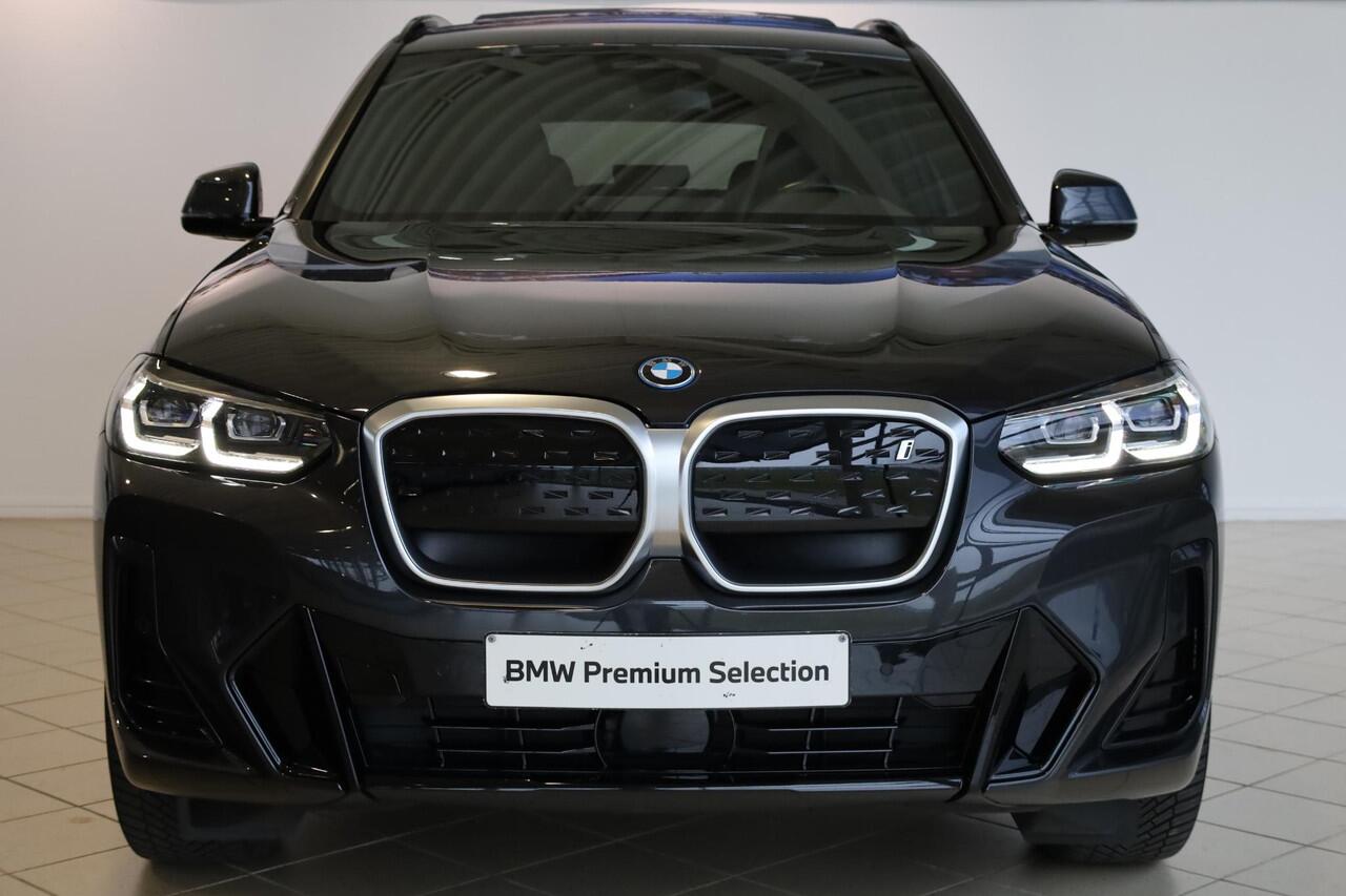 BMW X3 iX3 Executive 80 kWh | M Sport | Comfort Access | Achteruitrijcamera | Voorstoelen Verwarmd