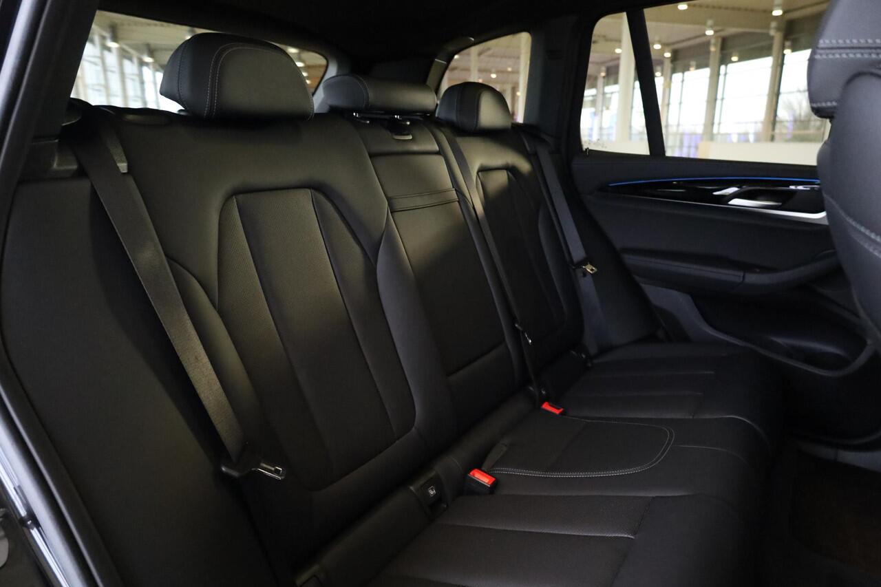 BMW X3 iX3 Executive 80 kWh | M Sport | Comfort Access | Achteruitrijcamera | Voorstoelen Verwarmd