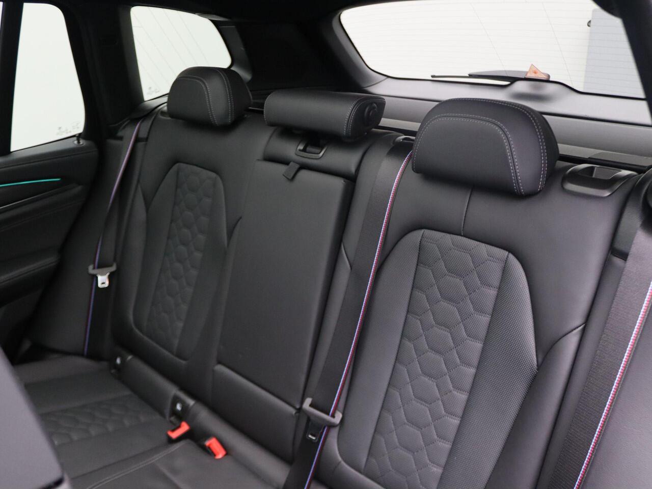 BMW X3 M Competition M Competition Package | Comfort Access | Achteruitrijcamera | Driving Assistant | Parking Assistant | Head-Up Display | DAB | Harman Kardon | 21''