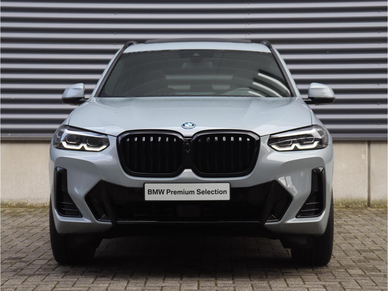 BMW X3 xDrive30e | High Executive | M Sportpakket | Panodak | Trekhaak | HiFi | Active Cruise Control | Parking Assistant Plus | Head-Up | 21'' LMV | Lentevoordeel