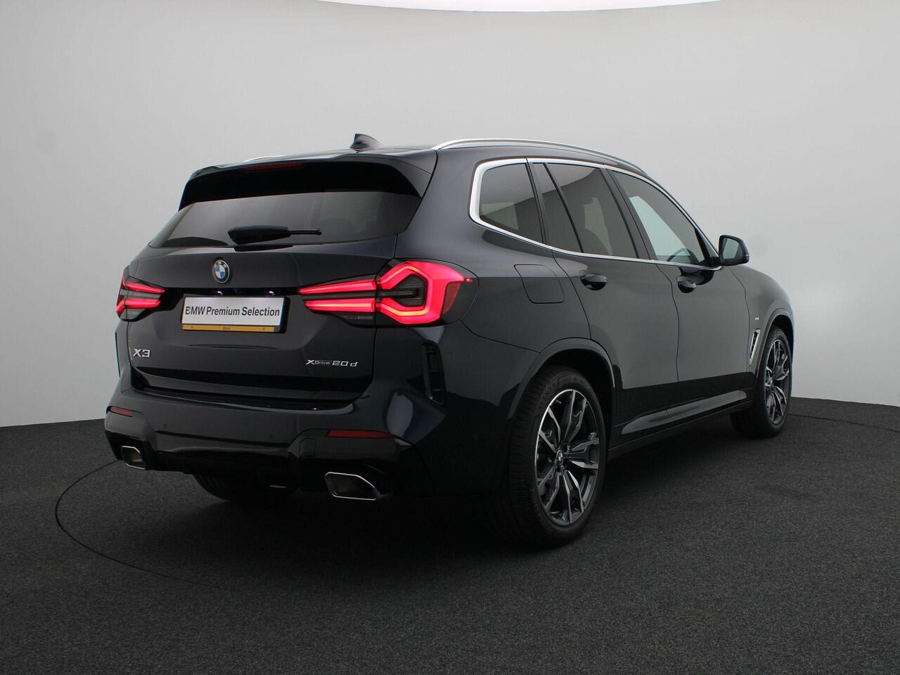 BMW X3 xDrive20d M Sportpakket | Innovation Pack | Trekhaak | Panoramadak | Head- Up Display | Laserlight | 20"