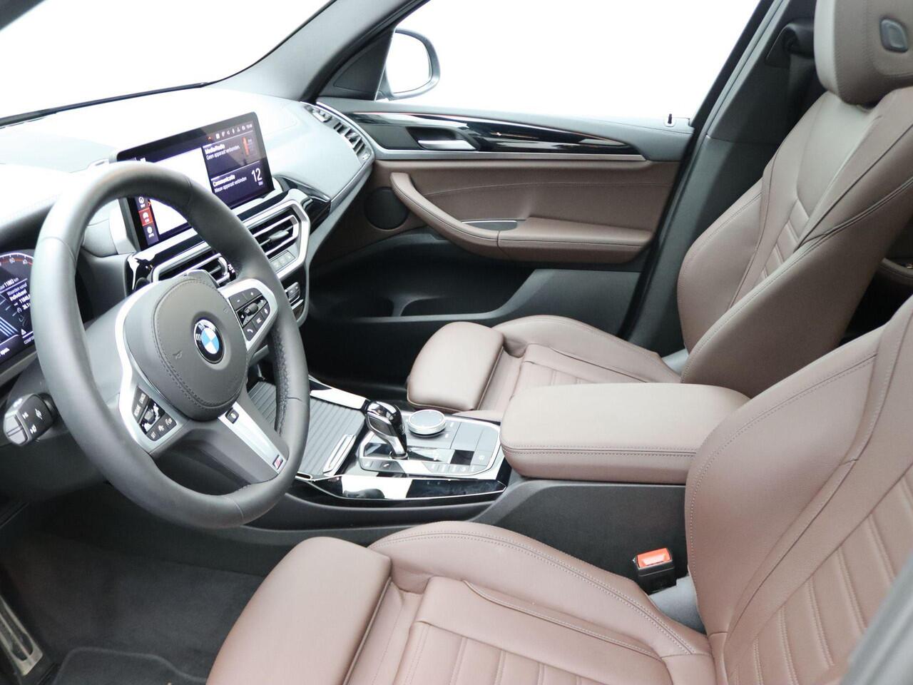 BMW X3 xDrive20d M Sportpakket | Innovation Pack | Trekhaak | Panoramadak | Head- Up Display | Laserlight | 20"