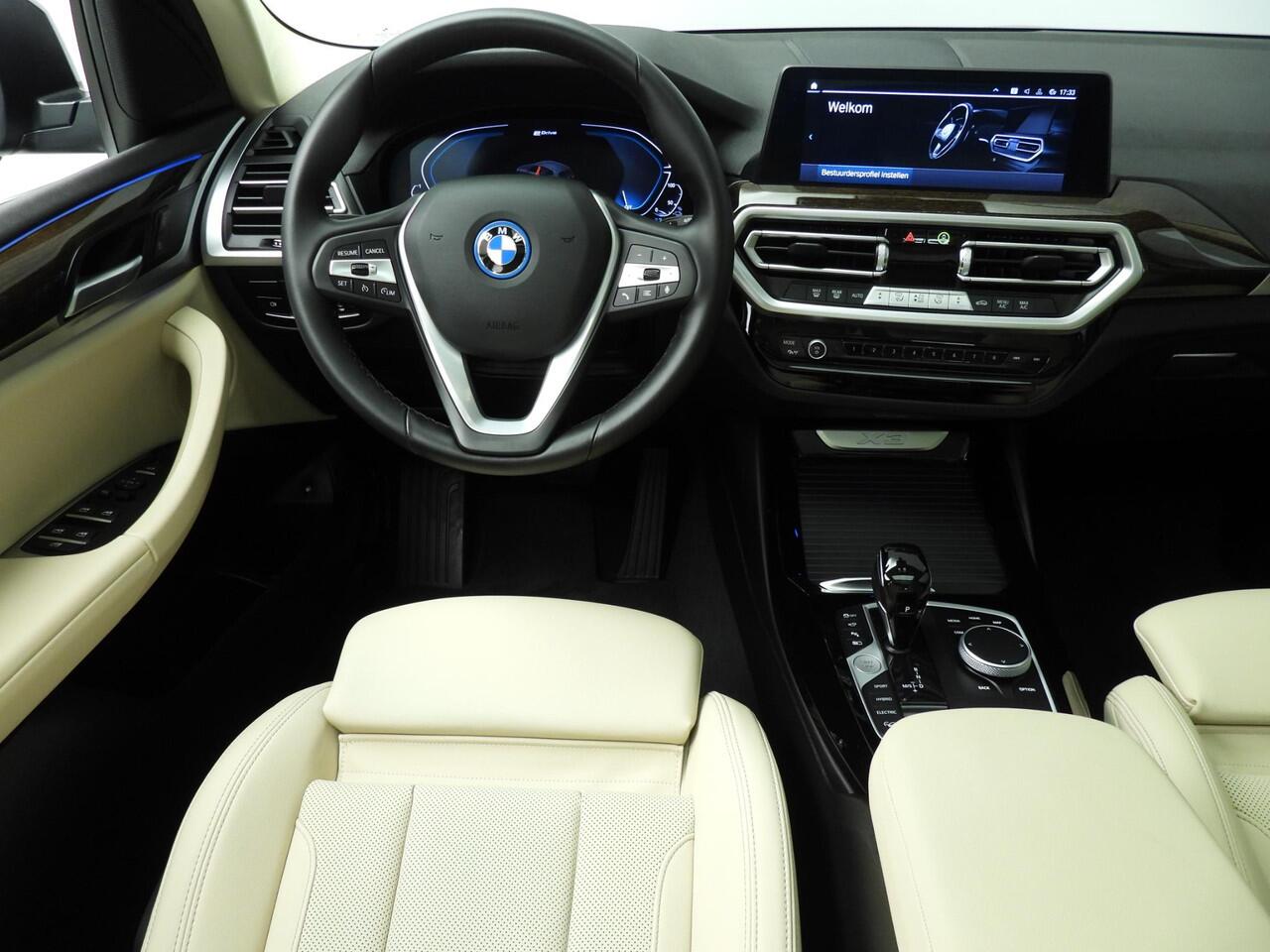 BMW X3 xDrive30e | LED | Navigatie | Schuifdak | Sportstoelen | PDC | DAB | Hifi speakers | Alu 18 inch