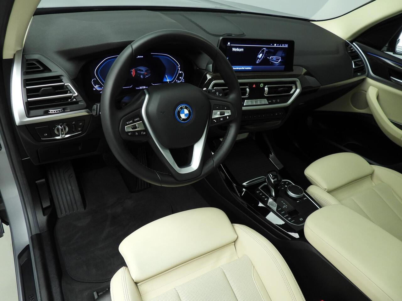 BMW X3 xDrive30e | LED | Navigatie | Schuifdak | Sportstoelen | PDC | DAB | Hifi speakers | Alu 18 inch