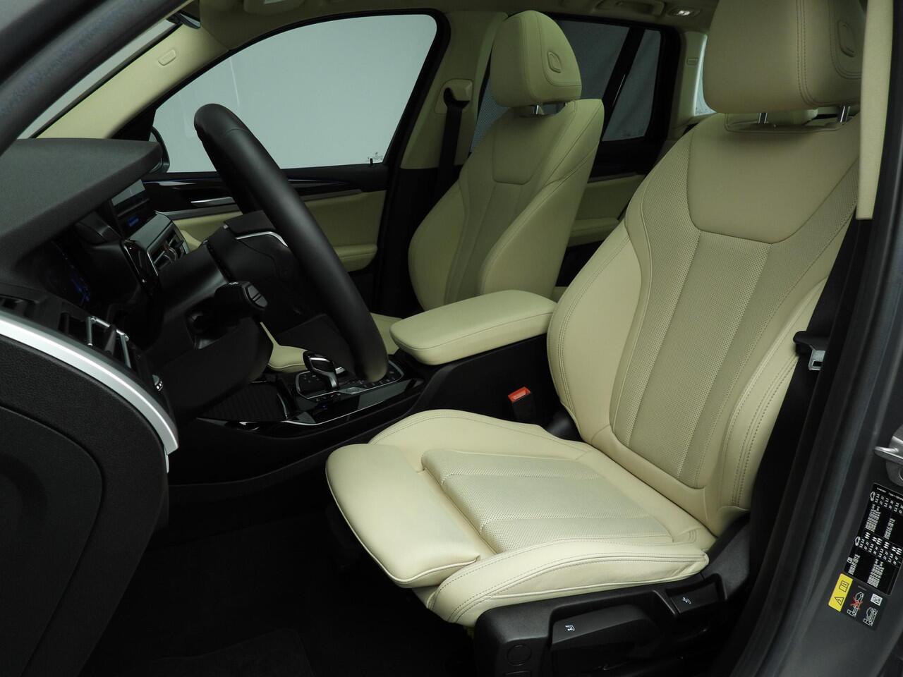 BMW X3 xDrive30e | LED | Navigatie | Schuifdak | Sportstoelen | PDC | DAB | Hifi speakers | Alu 18 inch