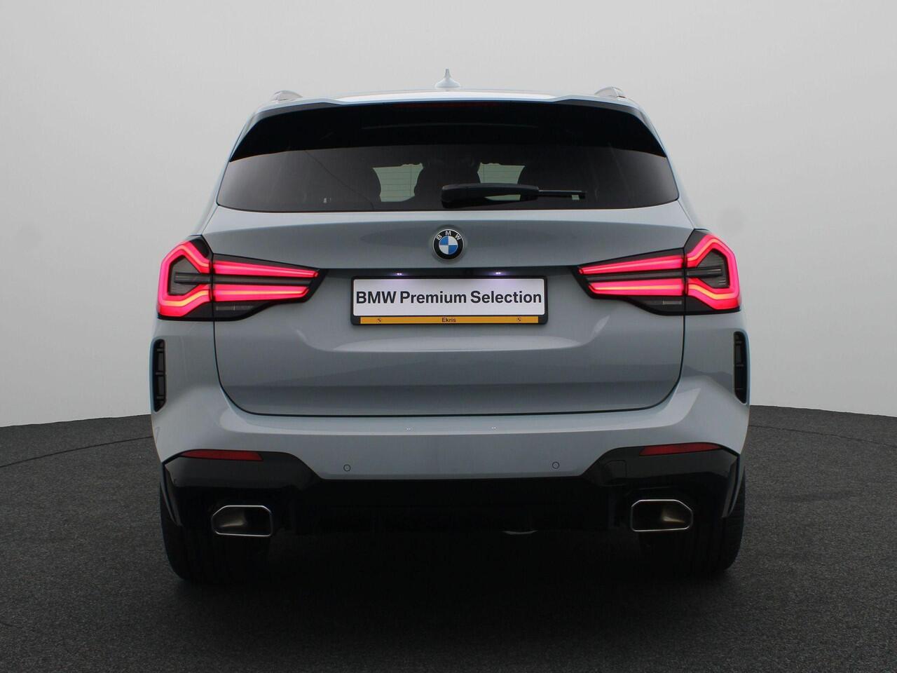 BMW X3 xDrive30i High Executive | M Sportpakket | Trekhaak | Panoramadak | Driving Assistant | Active Cruise Control | Head-Up Display | Harman Kardon | 20''