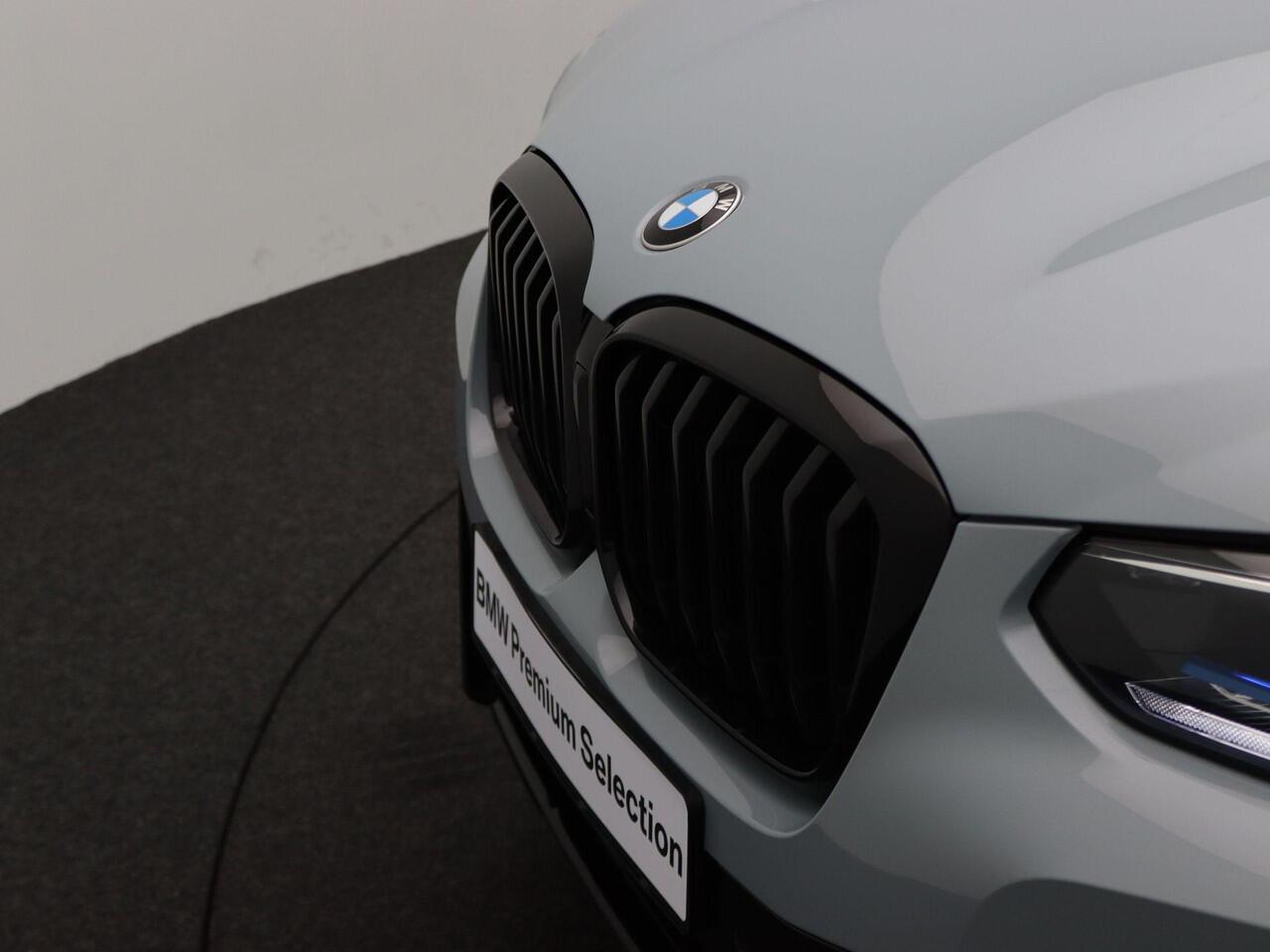 BMW X3 xDrive30i High Executive | M Sportpakket | Trekhaak | Panoramadak | Driving Assistant | Active Cruise Control | Head-Up Display | Harman Kardon | 20''