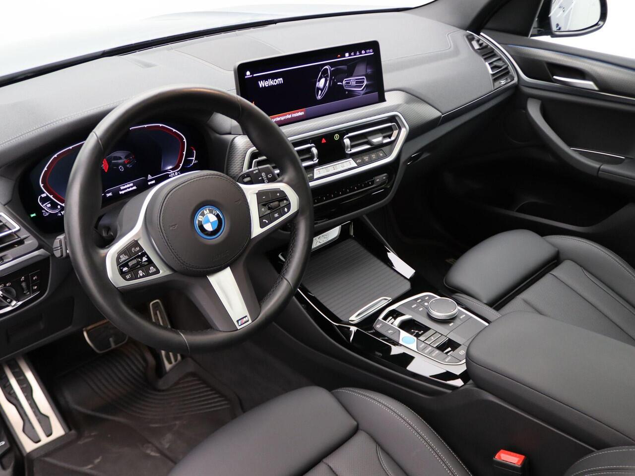 BMW X3 iX3 Executive 80 kWh Panoramadak | Trekhaak | Achteruitrijcamera | Driving Assist Prof | 19"