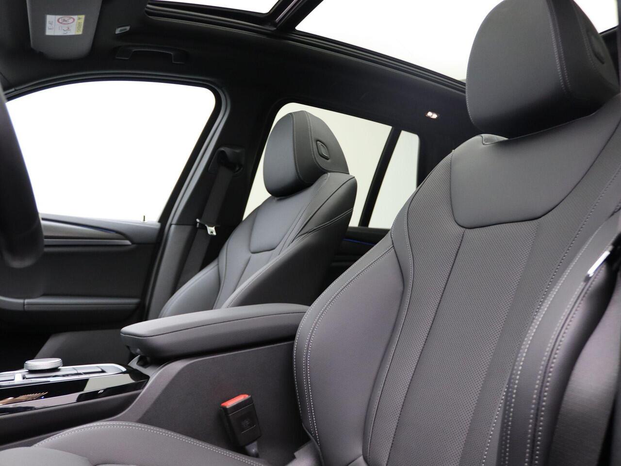 BMW X3 iX3 Executive 80 kWh Panoramadak | Trekhaak | Achteruitrijcamera | Driving Assist Prof | 19"