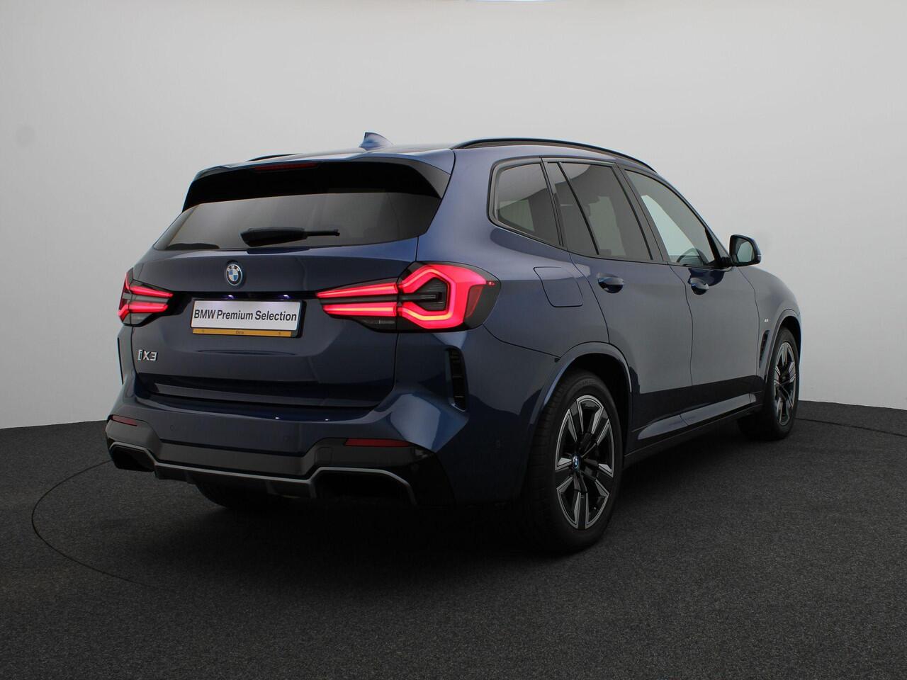 BMW X3 iX3 Executive 80 kWh Panoramadak | Trekhaak | Achteruitrijcamera | Driving Assist Prof | 19"