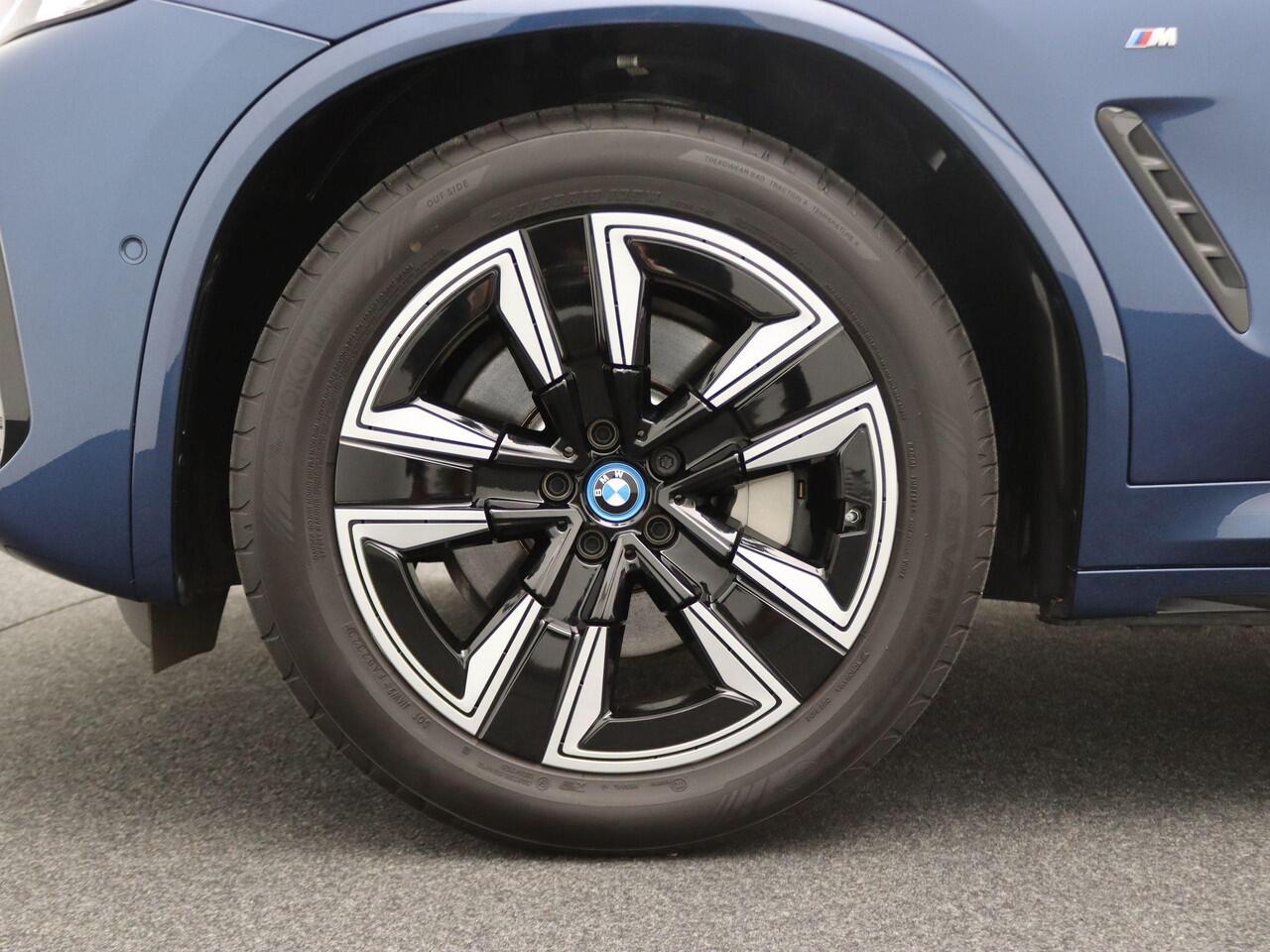 BMW X3 iX3 Executive 80 kWh Panoramadak | Trekhaak | Achteruitrijcamera | Driving Assist Prof | 19"