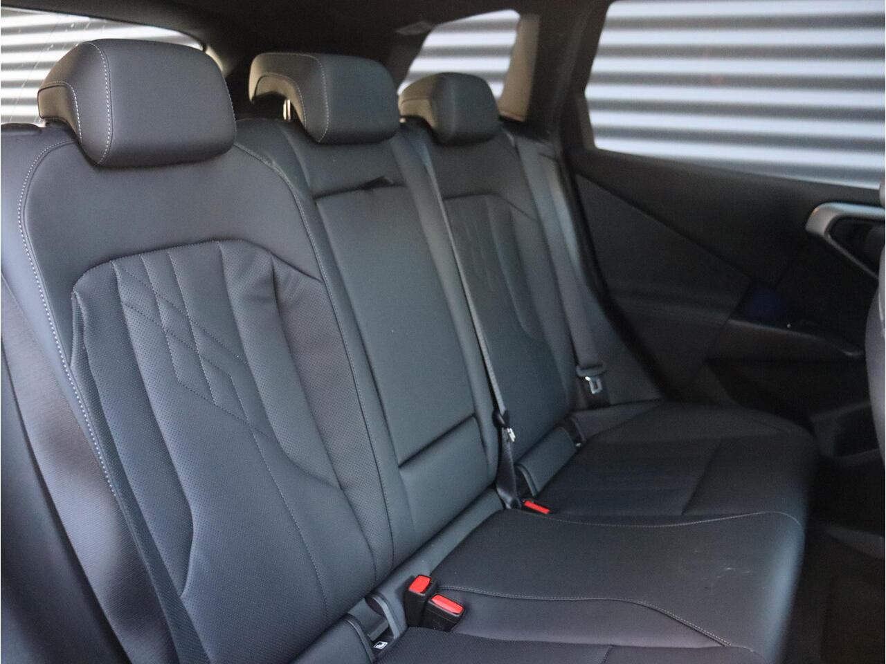 BMW X3 20d xDrive | M Sportpakket | Panodak | Trekhaak | Driving Assistant Plus | Stoelverwarming | Parking Assistant Plus | 19'' LMV