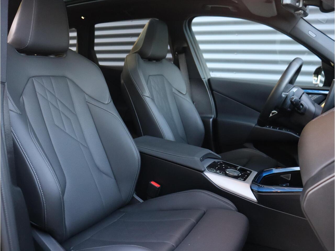 BMW X3 20d xDrive | M Sportpakket | Panodak | Trekhaak | Driving Assistant Plus | Stoelverwarming | Parking Assistant Plus | 19'' LMV