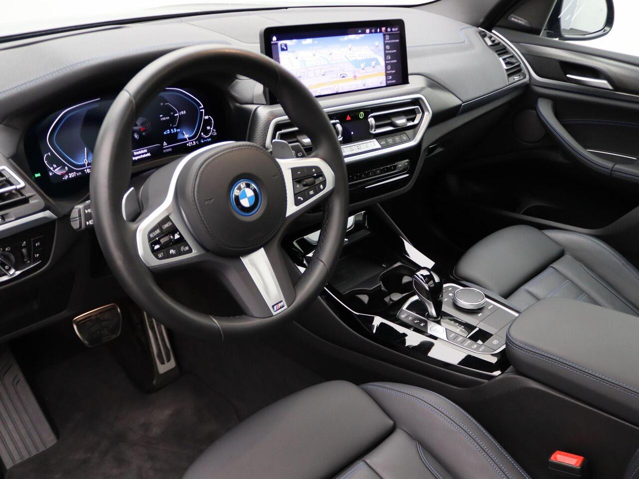 BMW X3 xDrive30e M Sportpakket | Comfort Access | Panoramadak | Elektrisch Verstelbare Sportstoelen | Driving Assistant | Head-Up Display | Active Cruise Control | Harman Kardon | 20''