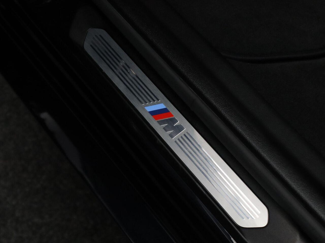 BMW X3 xDrive30e M Sportpakket | Comfort Access | Panoramadak | Elektrisch Verstelbare Sportstoelen | Driving Assistant | Head-Up Display | Active Cruise Control | Harman Kardon | 20''