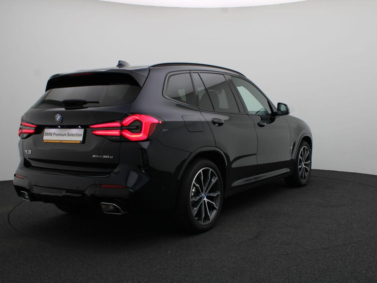 BMW X3 xDrive30e M Sportpakket | Comfort Access | Panoramadak | Elektrisch Verstelbare Sportstoelen | Driving Assistant | Head-Up Display | Active Cruise Control | Harman Kardon | 20''
