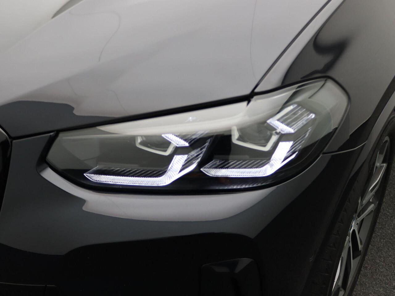 BMW X3 xDrive30e M Sportpakket | Comfort Access | Panoramadak | Elektrisch Verstelbare Sportstoelen | Driving Assistant | Head-Up Display | Active Cruise Control | Harman Kardon | 20''