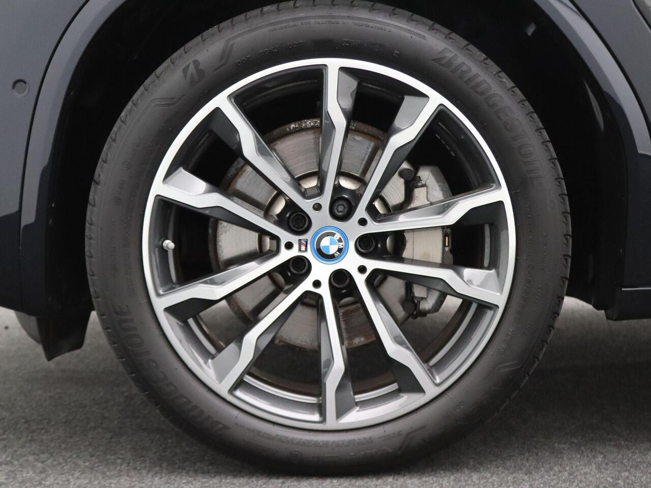 BMW X3 xDrive30e M Sportpakket | Comfort Access | Panoramadak | Elektrisch Verstelbare Sportstoelen | Driving Assistant | Head-Up Display | Active Cruise Control | Harman Kardon | 20''