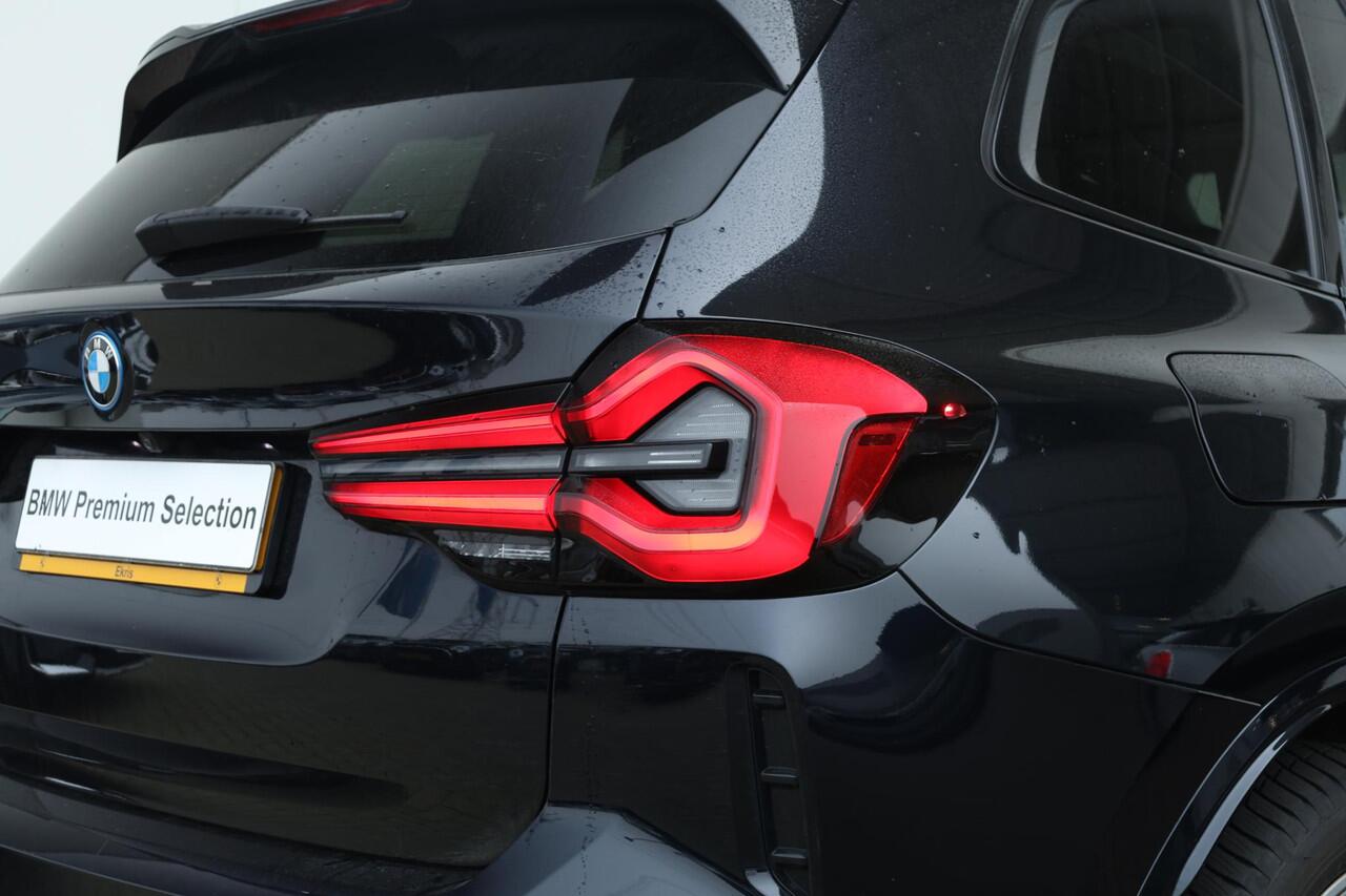 BMW X3 iX3 Executive 80 kWh / M-Sport Pakket / Achteruitrij Camera / PDC / Elerktr. wegklapbare trekhaak / verwarmde voor stoelen en stuurwiel / Lentevoordeel