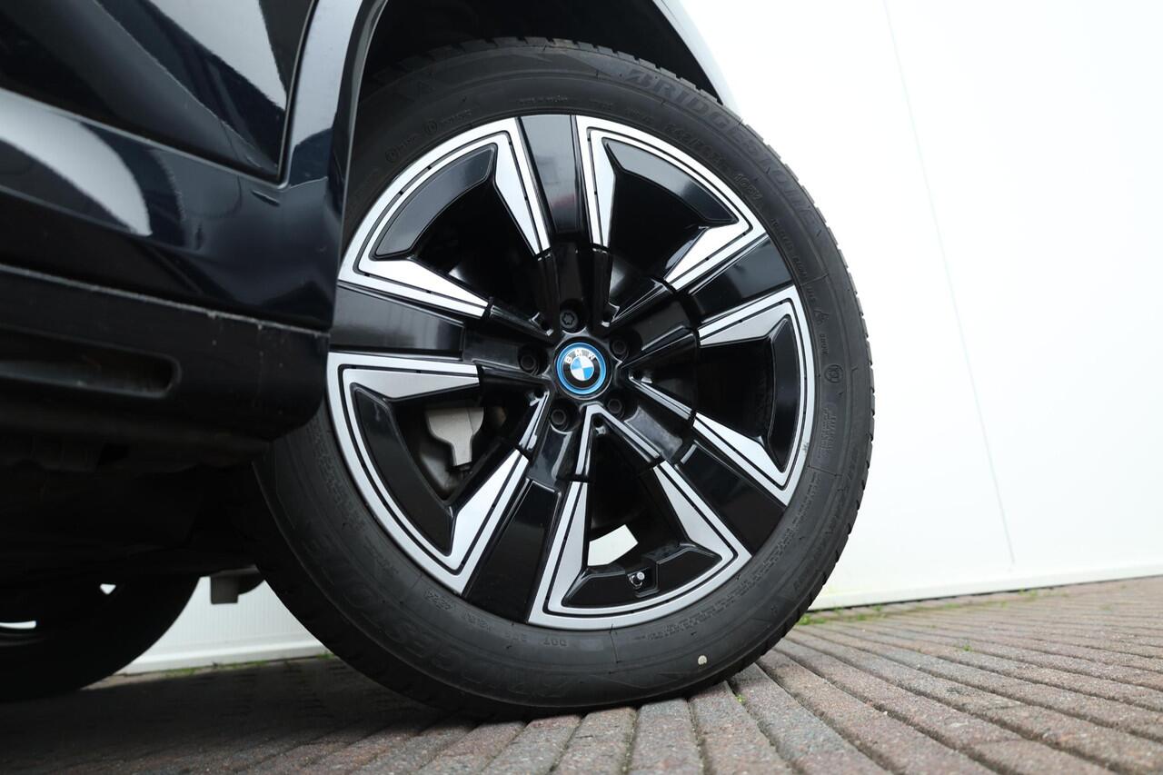 BMW X3 iX3 Executive 80 kWh / M-Sport Pakket / Achteruitrij Camera / PDC / Elerktr. wegklapbare trekhaak / verwarmde voor stoelen en stuurwiel / Lentevoordeel