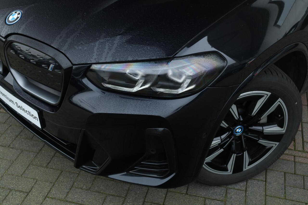 BMW X3 iX3 Executive 80 kWh / M-Sport Pakket / Achteruitrij Camera / PDC / Elerktr. wegklapbare trekhaak / verwarmde voor stoelen en stuurwiel / Lentevoordeel